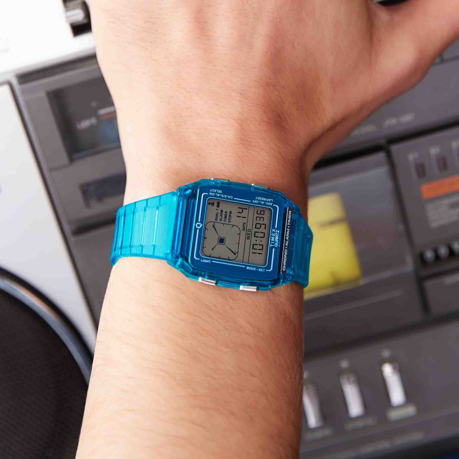 Timex Q LCA 35mm Transparent Blue - Image 2