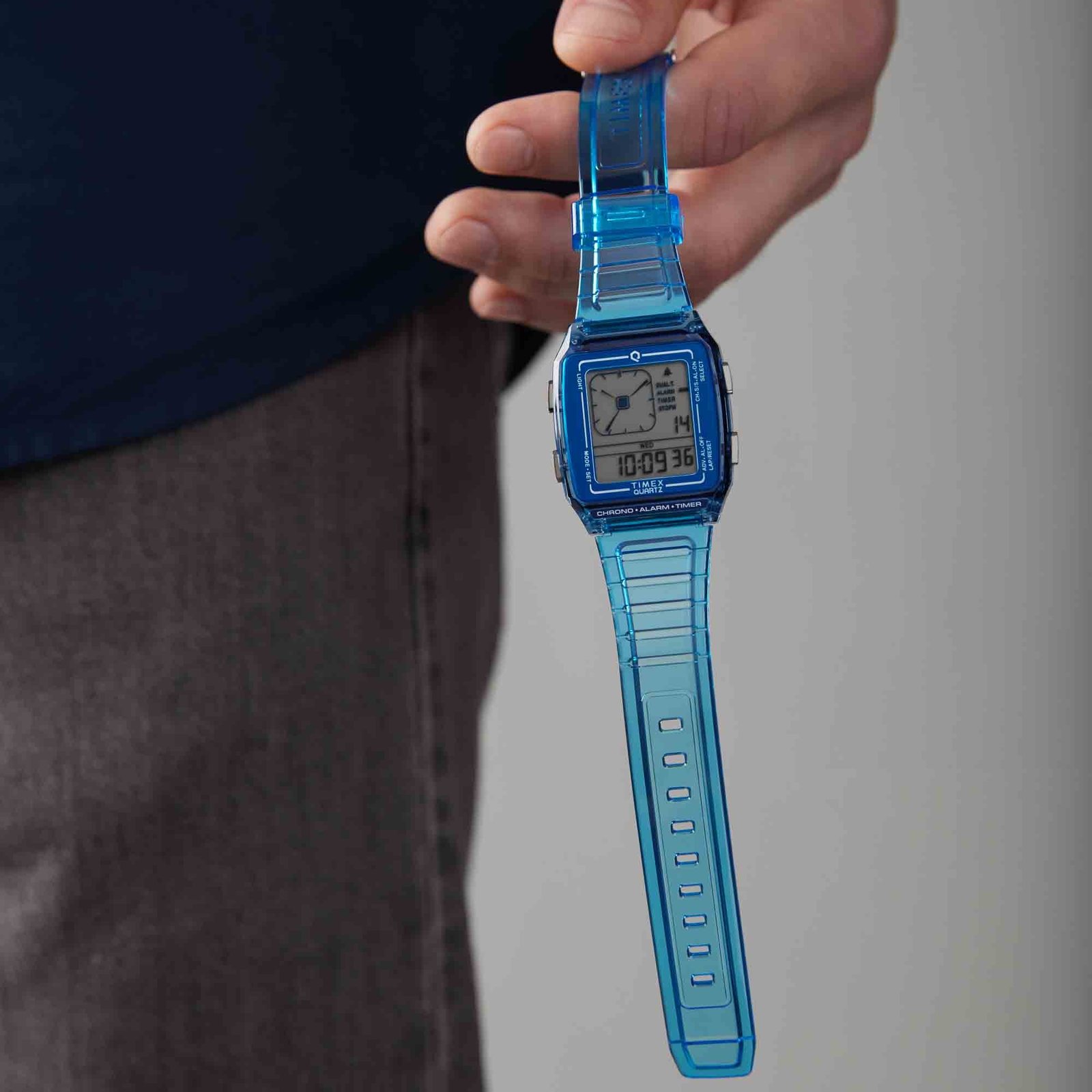 Timex Q LCA 35mm Transparent Blue - Image 5