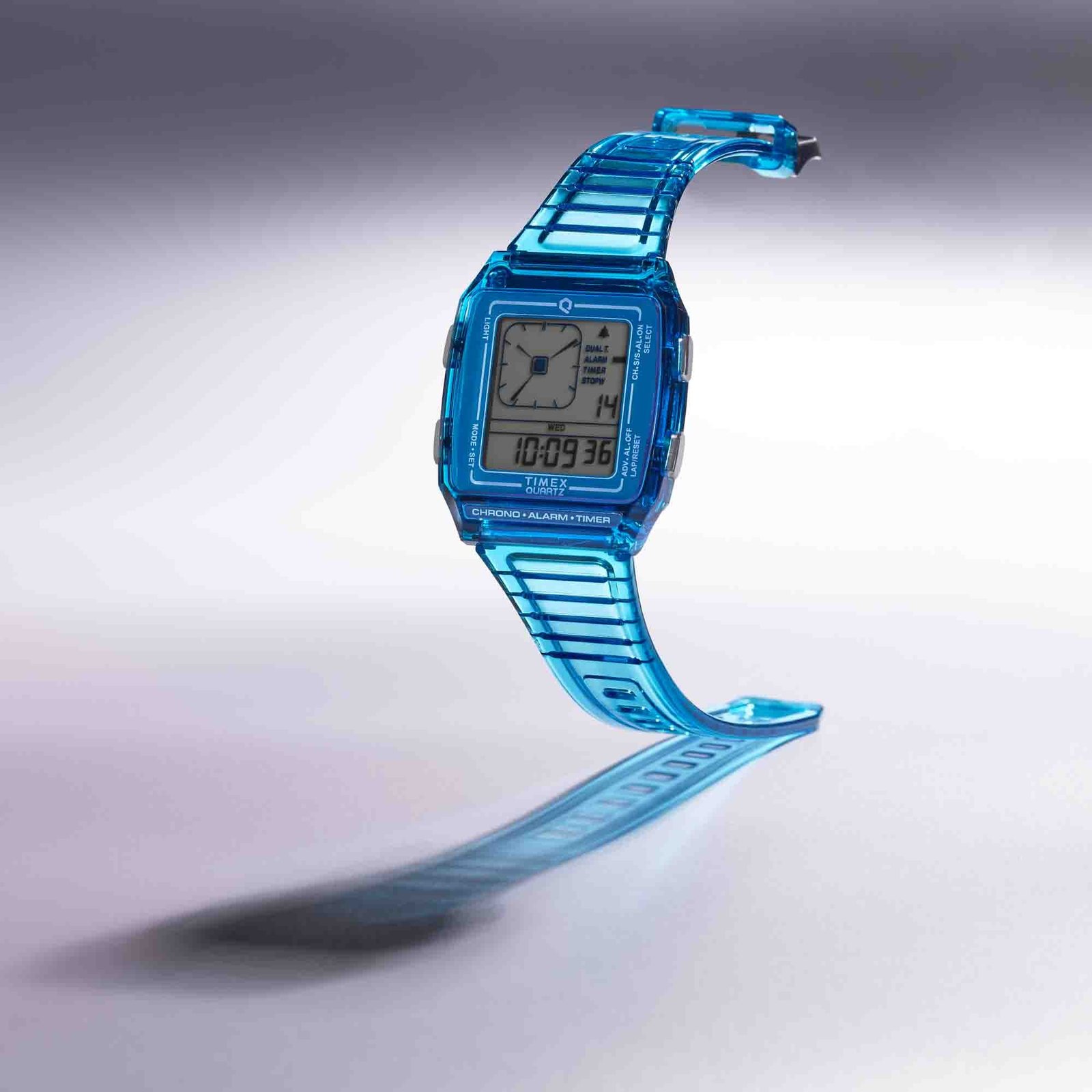 Timex Q LCA 35mm Transparent Blue - Image 10