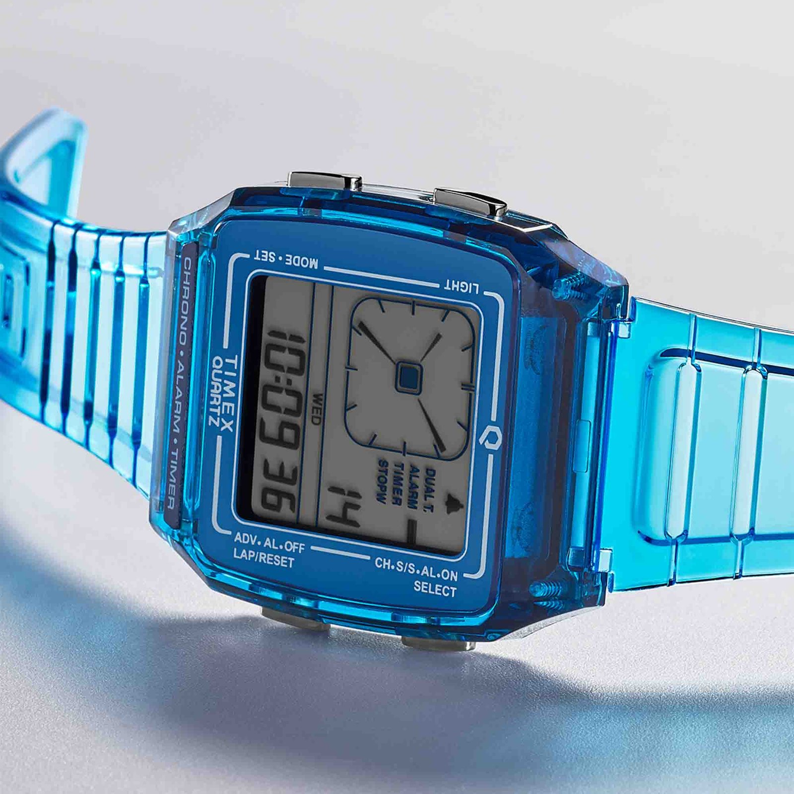 Timex Q LCA 35mm Transparent Blue - Image 3