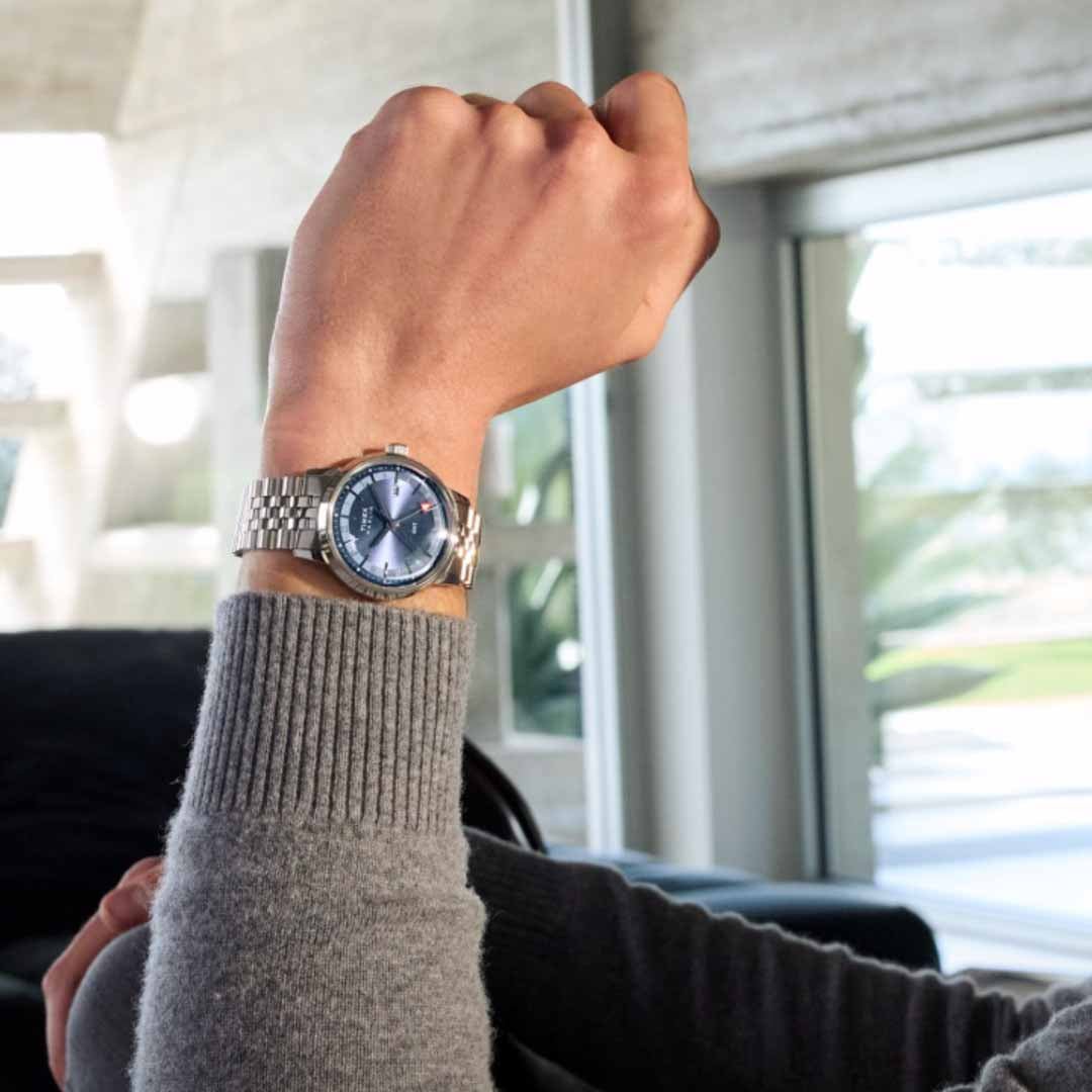 Timex Marlin Quartz GMT 40mm Blue Silver SS - Image 2