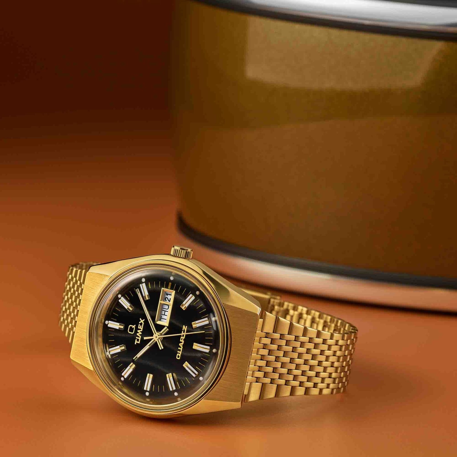 Timex Q Falcon Eye 38mm Black Gold - Image 3