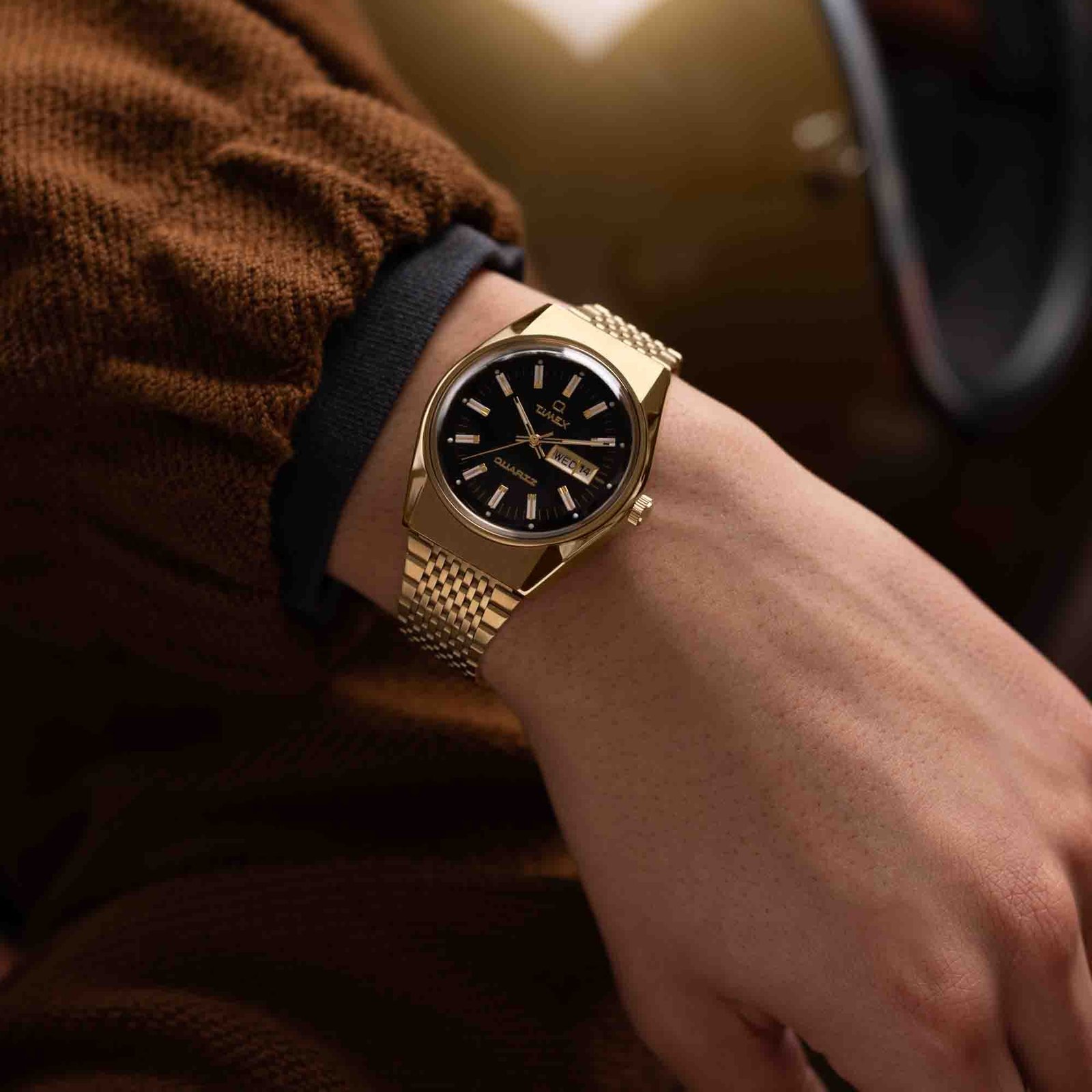 Timex Q Falcon Eye 38mm Black Gold - Image 5