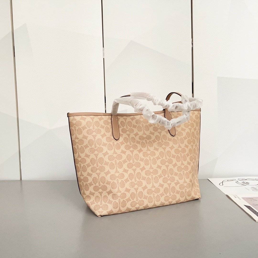 Coach+Outlet double-sided - Image 7