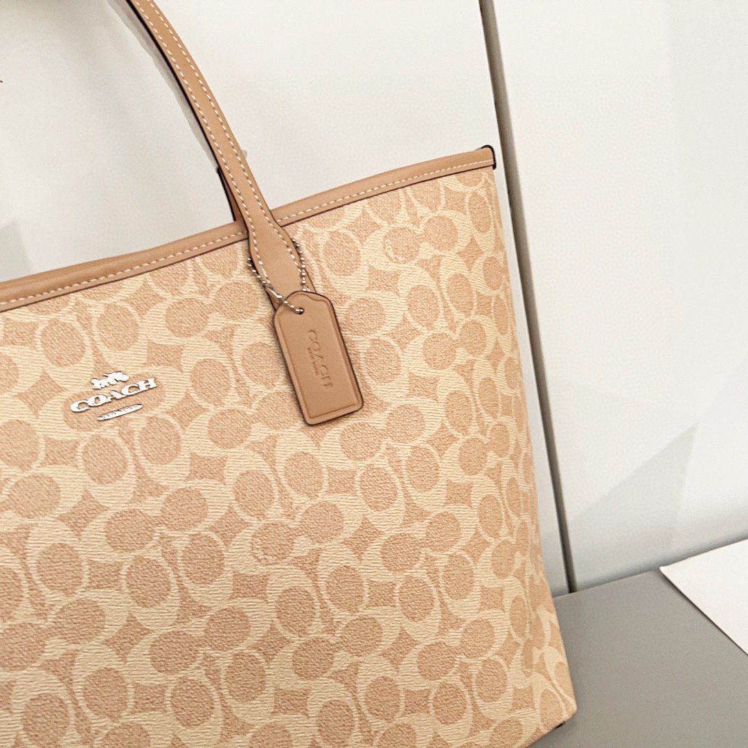Coach+Outlet double-sided - Image 8